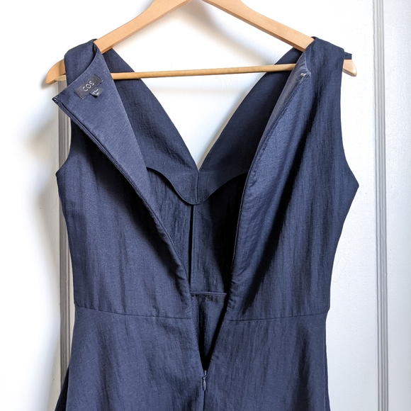 COS sleeveless fit and flare midi dress - Picture 10 of 10